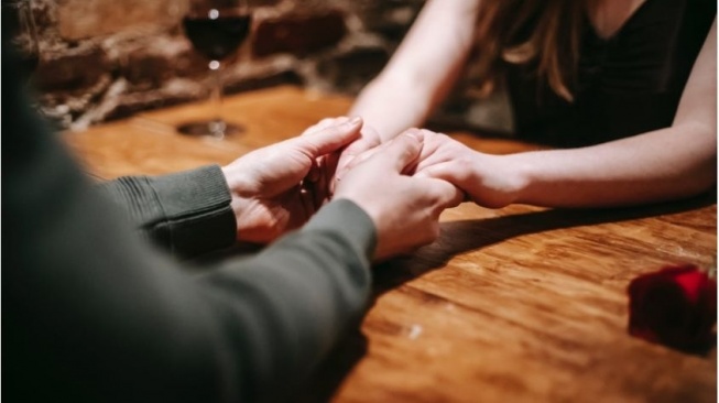 Ilustrasi pacaran, pasangan, kekasih, beda boyfriend day dan girlfriend day (pexels)