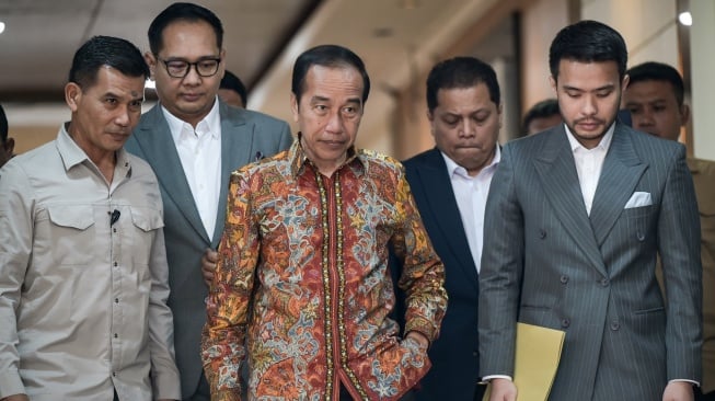 Jokowi Lapor Soal Tudingan Ijazah Palsu ke Loket Kehilangan, Publik Salfok: Apa yang Hilang?