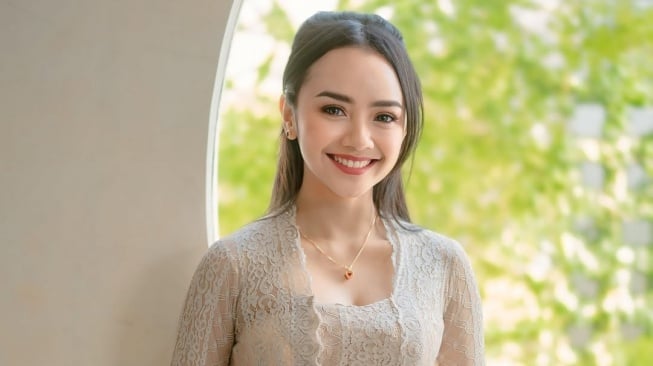 Mengintip Bisnis Ayu Puspa, Selebgram Bali Viral Gegara Tren Kim Seon Ho Smile