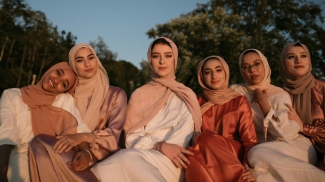 6 Rekomendasi Sampo untuk Wanita Berhijab: Hempas Ketombe dan Rambut Lepek dengan Rp20 Ribuan