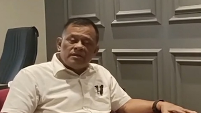 Mantan Panglima TNI Jenderal (Purn) Gatot Nurmantyo mengamuk dengan memaki-maki Hercules usai menghina Letjen (Purn) Sutiyoso dengan sebutan bau tanah. (Tangkapan layar/Youtube Hersubeno Point)
