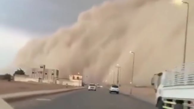 Viral di X, Video Israel Dilanda Badai Pasir Besar Langsung Memperparah Kebakaran Hutan