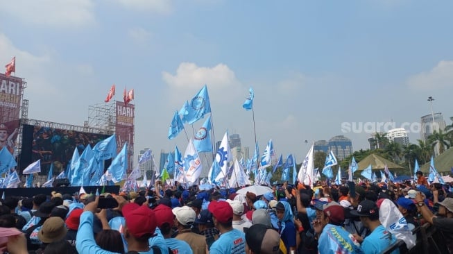 Perayaan Hari Buruh Internasional atau May Day di Kawasan Monas, Jakarta Pusat, Kamis (1/5/2025). (Suara.com/Bagaskara)