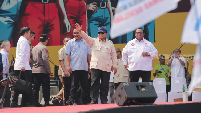 Presiden Prabowo Subianto menyampaikan pidato saat menghadiri peringatan Hari Buruh Internasional di kawasan Monumen Nasional (Monas), Jakarta, Kamis (1/5/2025). [Suara.com/Alfian Winanto]