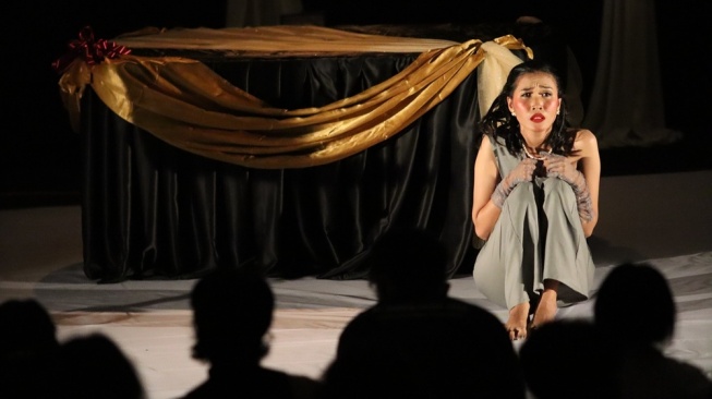 Monolog Paramita: Kisah Ontosoroh Modern dari Panggung Teater untuk Indonesia Masa Kini