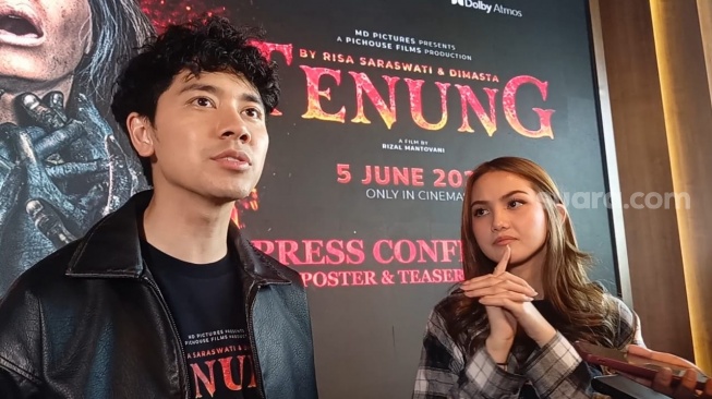 Emir Mahira dan Aisyah Aqilah, bintang film Tenung ditemui di Kuningan, Jakarta Selatan pada Rabu, 30 April 2025. [Suara.com/Rena Pangesti]