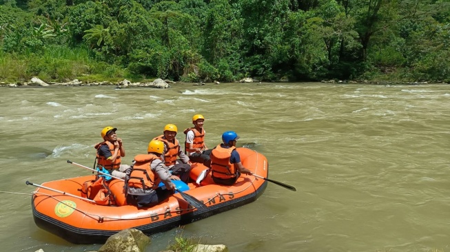 Pencarian 2 Penumpang Mobil Jatuh ke Jurang di Sumut Dihentikan. [dok Basarnas Medan]