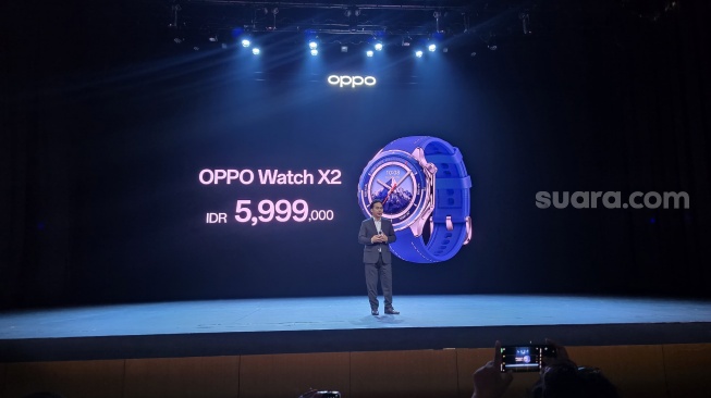 Smartwatch Oppo Watch X2 yang resmi diluncurkan ke Indonesia pada Rabu (30/4/2025). [Suara.com/Dicky Prastya]