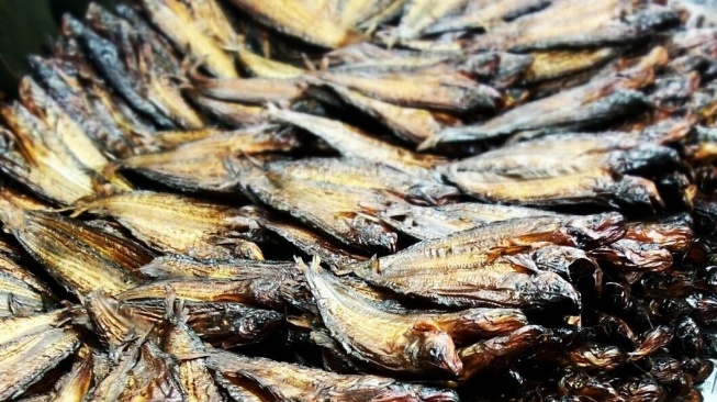Kuliner khas Riau salah satunya adalah Ikan Selais Asap. (Twitter)