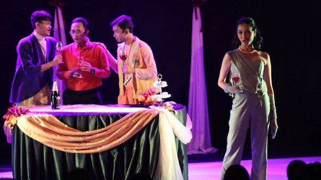 Teater HAE Semarang mementaskan monolog berjudul Paramita di Gedung Serba Guna Fakultas Ilmu Budaya, Universitas Diponegoro, Rabu (30/4/2025) malam. [Istimewa]