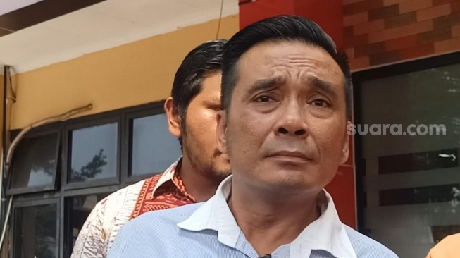 Julianus P. Sembiring, pengacara dokter Reza Gladys ditemui di Dharmawangsa, Jakarta Selatan pada Jumat, 2 Mei 2025 [Suara.com/Rena Pangesti]