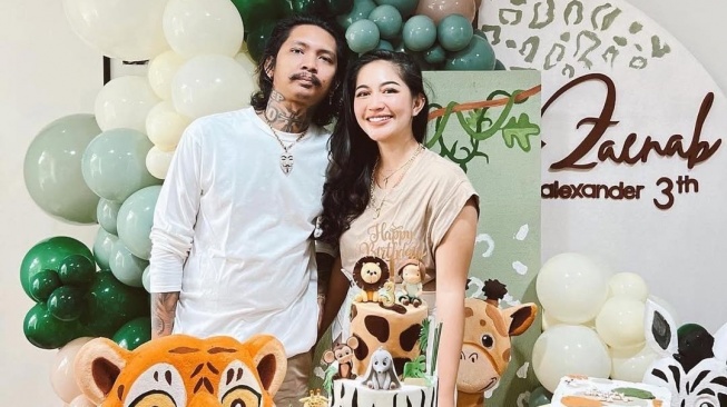 Potret harmonis Young Lex dan Eriska Nakesya sebelum diketahui telah berpisah sejak dua bulan lalu (Instagram/eriskanakesya)