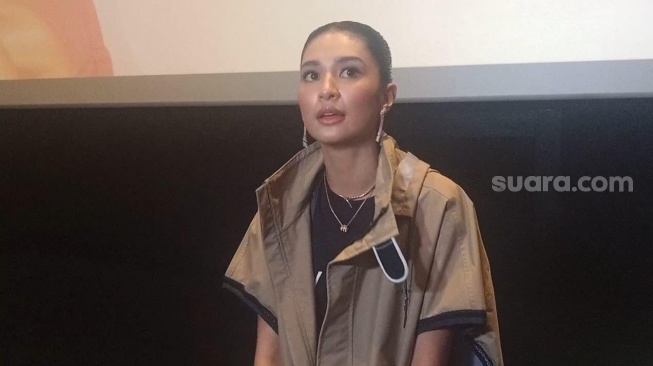 Mikha Tambayong dalam konferensi pers perilisan lagu baru di SCBD, Jakarta Selatan pada Jumat, 2 Mei 2025 [Suara.com/Rena Pangesti]