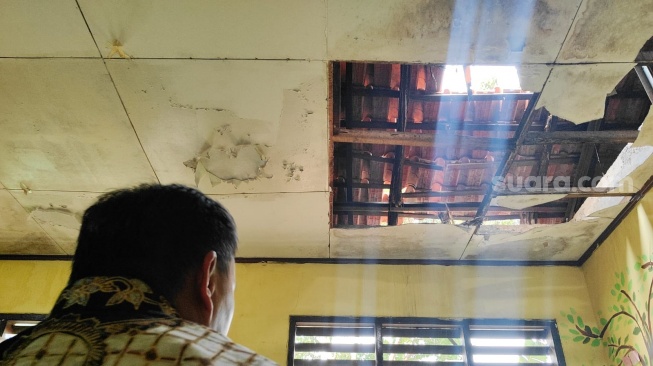 Menengok Kondisi SD Padurenan IV Bekasi: Ruang Kelas Rusak, Siswa Belajar di Musala