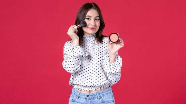 5 Rekomendasi Makeup Emina untuk Pelajar, Ringan dan Ramah di Kantong!