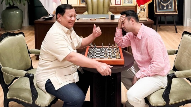 Raffi Ahmad bagikan momen saat bermain catur dengan Prabowo (Instagram)
