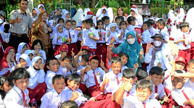 Gubernur Sulsel Geram: Wisuda TK-SMA Jangan Jadi Pungutan Liar! PR Juga Dihapus!