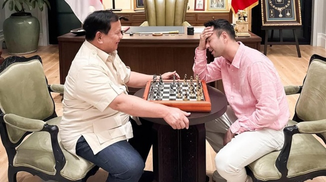 Raffi Ahmad bagikan momen saat bermain catur dengan Prabowo (Instagram)