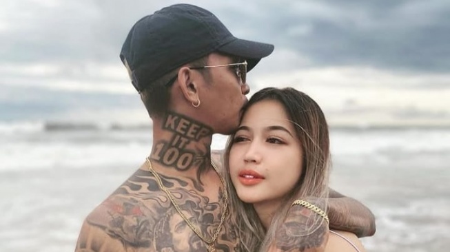 Potret harmonis Young Lex dan Eriska Nakesya sebelum diketahui telah berpisah sejak dua bulan lalu (Instagram/eriskanakesya)