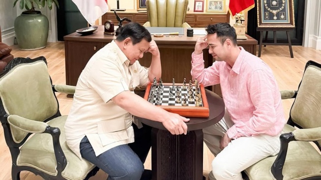 Raffi Ahmad bagikan momen saat bermain catur dengan Prabowo (Instagram)