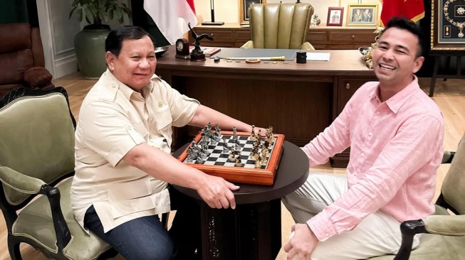 Raffi Ahmad bagikan momen saat bermain catur dengan Prabowo (Instagram)