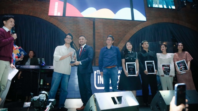  Sejumlah penyanyi mendapat penghargaan di ajang Official Indonesia Charts yang berlangsung pada 30 April 2025 lalu. [istimewa]