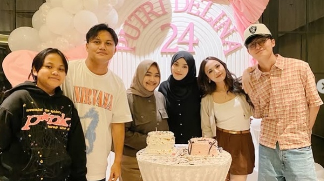 ulang tahun Putri Delina yang ke-24 (Instagram/@assyifanur1999)