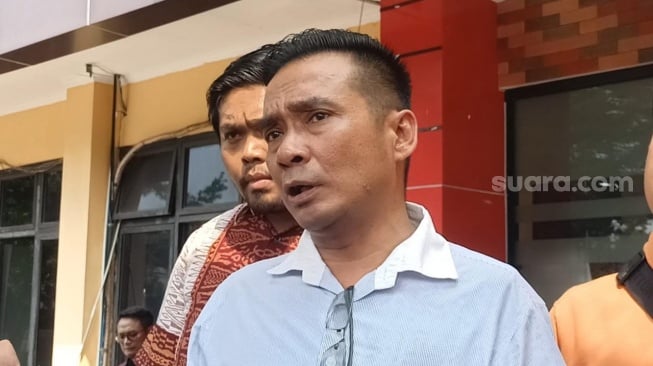 Julianus P. Sembiring, pengacara dokter Reza Gladys ditemui di Dharmawangsa, Jakarta Selatan pada Jumat, 2 Mei 2025 [Suara.com/Rena Pangesti]