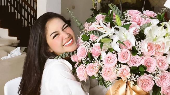 Potret cantik Eriska Nakesya, membuat geger publik usai mengumumkan telah resmi berpisah dengan Young Lex (Instagram/eriskanakesya)