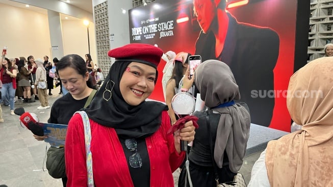 Totalitas Army di Konser J-Hope Meski Diguyur Hujan, dari Busana Jutaan hingga Riasan Anti Badai