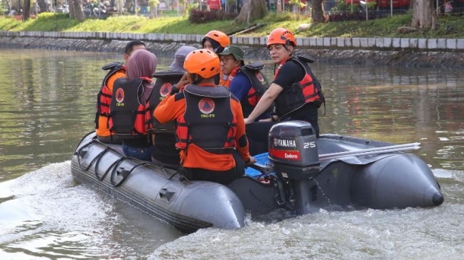 Alasan Wali Kota Surabaya Larang Buang Sampah ke Sungai, Bisa Bikin Air PDAM Naik Tajam