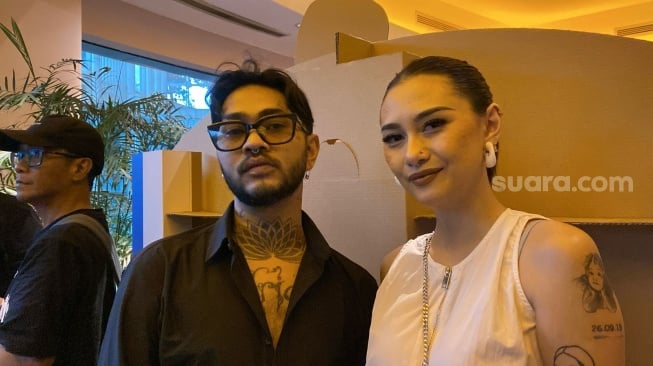 Onadio Leonardo dan Beby Prisillia saat ditemui di kawasan Kuningan, Jakarta Seltan, Sabtu (3/5/2025). [Tiara Rosana/Suara.com]