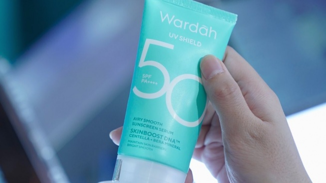 Wardah UV Shield Airy Smooth Sunscreen Serum SPF 50 PA++++. [Instagram/@wardahbeauty]