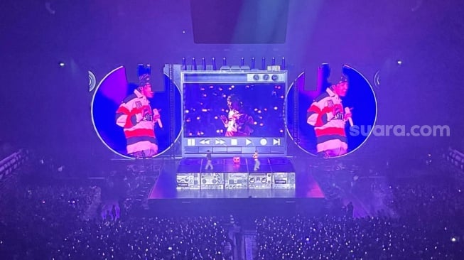 Panggung Spektakuler di Konser J-Hope BTS Hingga Teriakan 'eeeea!' dari Army Menggema