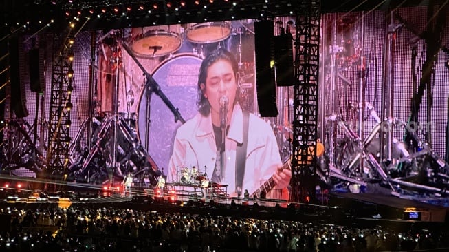 Band asal Korea Selatan, Day6 sukses menggelar konser bertajuk Forever Young di Stadion Madya Gelora Bung Karno, Jakarta pada Sabtu (3/5/2025). [Suara.com/Sumarni]