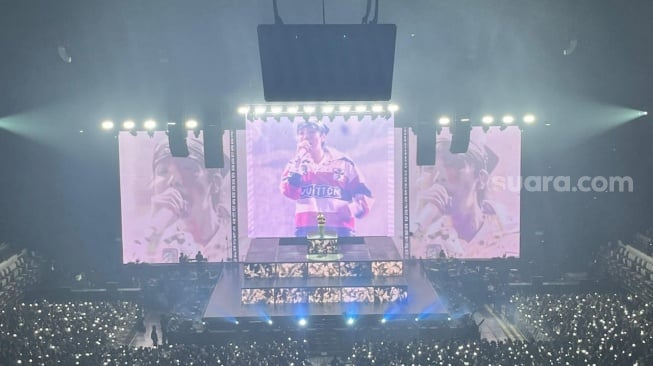 J-Hope BTS sukses menggelar konser solo bertajuk 'j-hope Tour ‘HOPE ON THE STAGE’ in JAKARTA' di Indonesia Arena, GBK, Jakarta Pusat pada Sabtu, 3 Mei 2025. [Suara.com/Rena Pangesti]