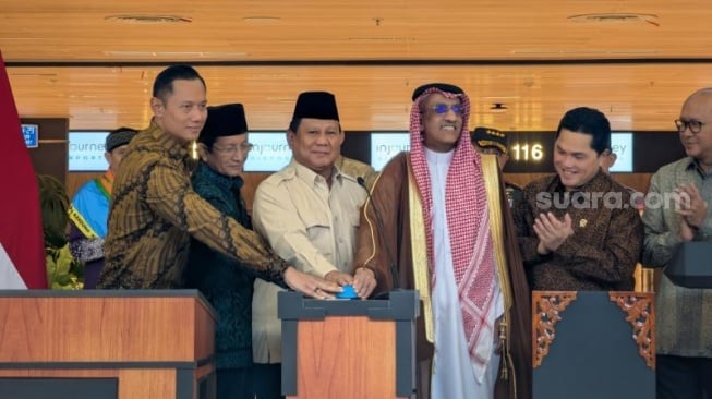 Presiden Prabowo Subianto meresmikan secara langsung Terminal Khusus Haji dan Umrah Terminal 2F di Bandara Internasional Soekarno Hatta (Soetta), Cengkareng, Banten. (Suara.com/Novian)