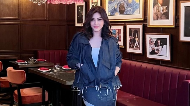 Potret cantik Dhena Aldhalia Devanka alias Dhena Devanka, mantan istri Jonathan Frizzy (Instagram/dhenaaldhaliadevanka)