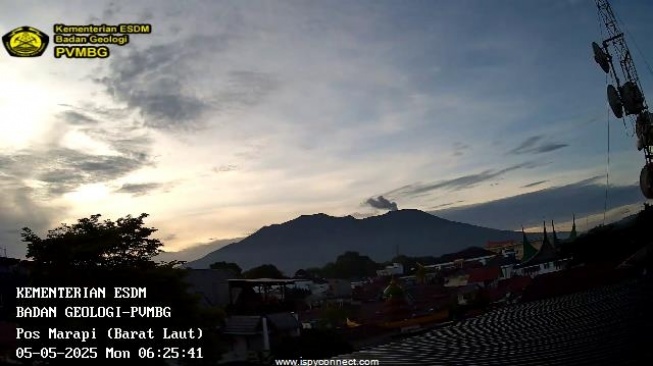 Erupsi Gunung Marapi Bikin Panik Warga Agam-Tanah Datar: Kaca Rumah Bergetar, Kolom Abu 1000 Meter!