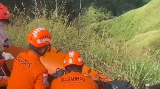 Pendaki Jember yang Terjatuh di Jurang Gunung Saeng Dievakuasi Estafet