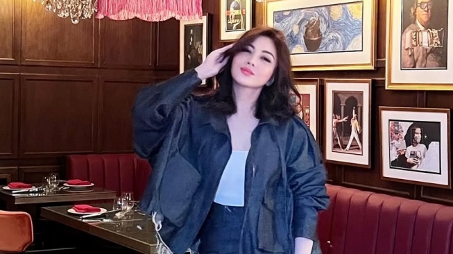 Dhena Devanka makin dipuji di tengah kabar Jonathan Frizzy ditetapkan sebagai tersangka (Instagram)
