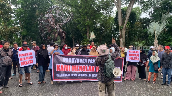 Situasi Pasar Subuh di Jalan Yos Sudarso. [SuaraKaltim.id/Giovanni]