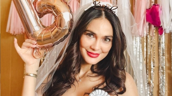 Kisah Luna Maya Pernah Terdaftar Menikah di Tahun yang Sama dengan Syahrini
