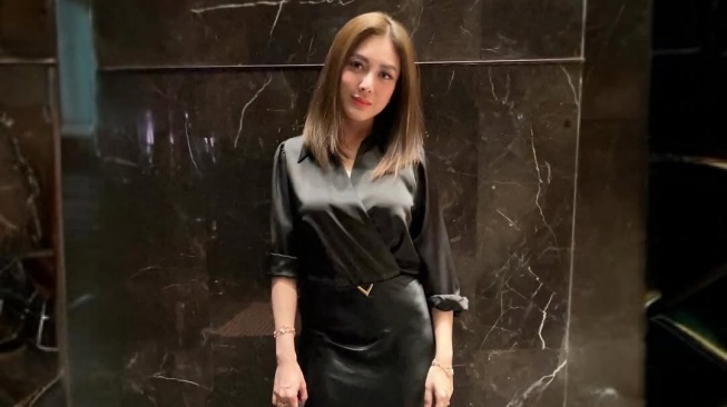 Sosok Dhena Dhevanka Mantan Istri Jonathan Frizzy, Punya Pekerjaan Mentereng