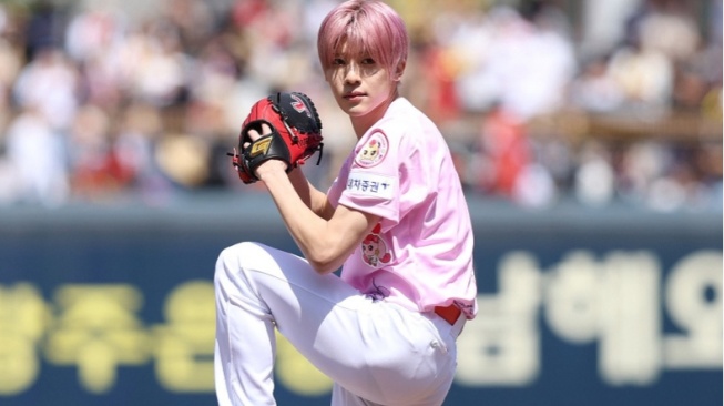 Fans Sukses, Sion NCT Lakukan Pelemparan Pertama bagi Tim Bisbol KIA Tigers