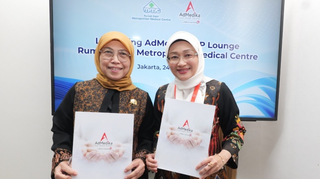 CEO AdMedika Dian Prambini dan CEO RS MMC dr. Isnindyarti, MKM menyatakan peresmian ini merupakan bagian dari langkah strategis perusahaan dalam meningkatkan kualitas layanan dan pentingnya kolaborasi ini dalam menghadirkan layanan terbaik bagi peserta asuransi AdMedika (Dok: Telkom)