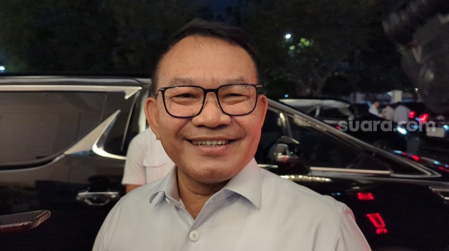 Penasihat Khusus Presiden Urusan Pertahanan Nasional, Jenderal (Purn) Dudung Abdurachman seusai menghadiri Sidang Kabinet Paripurna di komplek Istana Kepresidenan Jakarta, Senin (5/5/2025). (Novian/Suara.com)