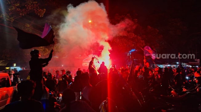 Momen Bobotoh Konvoi Kota Bandung Rayakan Persib Juara BRI Liga 1