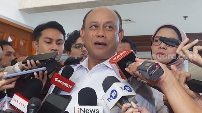 Kepala Badan Gizi Nasional (BGN) Dadan Hindayana seusai menghadiri rapat dengar pendapat (RDP) bareng Komisi IX DPR di Gedung Parlemen, Senayan, Jakarta, Selasa (6/5/2025). (Suara.com/Lilis Varwati)
