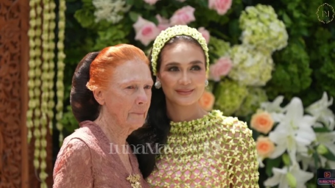 7 Makna Sumber Mata Air Siraman Luna Maya Lengkap dengan Asal-usulnya